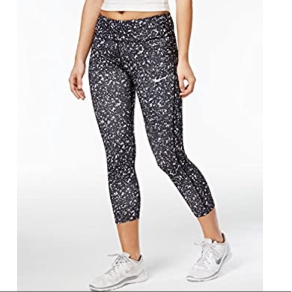 Nike Pants - NWT Nike Dri-Fit crop running pants